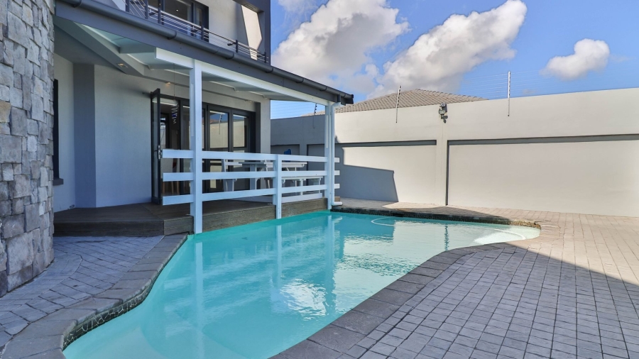 4 Bedroom Property for Sale in Perlemoenbaai Western Cape